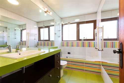 Casa En Venta De 4 Dorm. En Las Condes