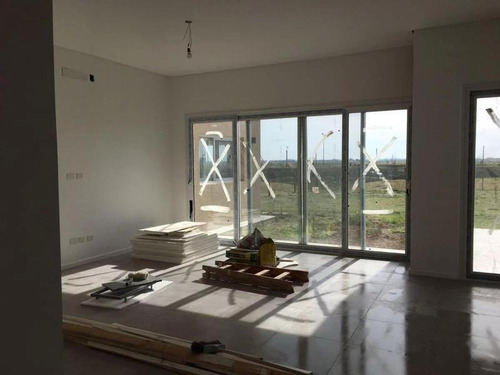 Imagen 2 de 17 de Casa En Venta En Barrio San Sebastian 4 Ambientes A Estrenar | Luis Tagle Al B1600