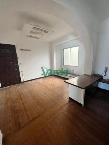 Venta Apartamento Centro De Estilo. Tres Dormitorios.