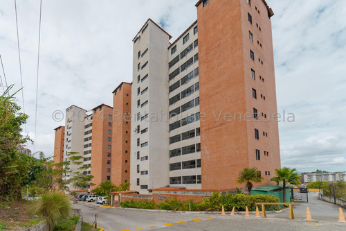 Ss: Vende Apartamento 24-22618 En Colinas De La Tahona De 62 M2, Remodelado Y Amoblado