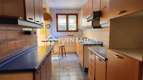 Casa En Venta De 5 Dorm. En Ñuñoa