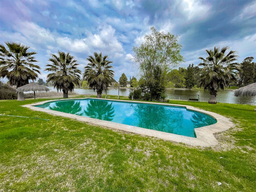 Casa En Venta De 5 Dorm. En Las Cabras