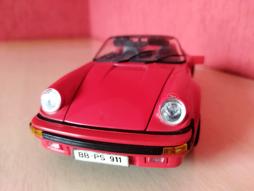 Miniatura Porsche 911 Speedster 1/18 Maisto Vermelho