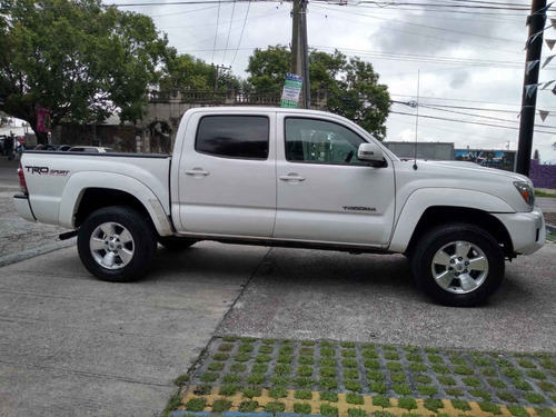 Imagen 10 de 15 de Toyota Tacoma 2015 4p Trd Sport V6/4.0 Aut
