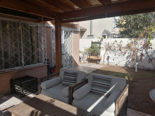 Casa Aislada De 3 Pisos, En El Rosal, Con 3 Estacionamientos