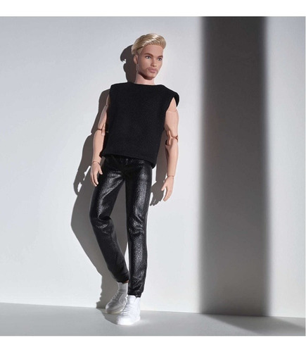 Imagem 8 de 12 de Barbie Signature Ken Looks Loiro Colecionável - Mattel Ms