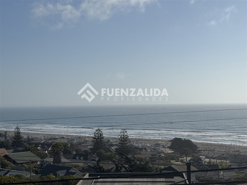 Se Arrienda Casa Grande, Sólida, Amoblada Con Vista Al Mar.