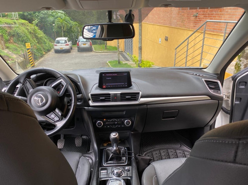 Mazda 3 2019 Touring Mecánico 15mil Kms