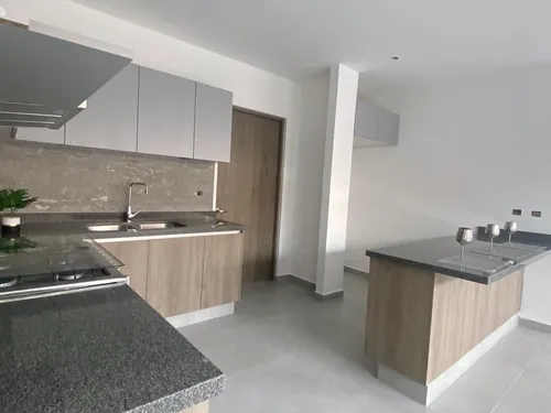 Amplia Casa En San Isidro Juriquilla, En Condominio Cerrado Con Vigilan