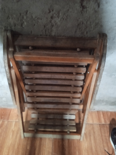 Es Una Silla Cómoda De Madera 