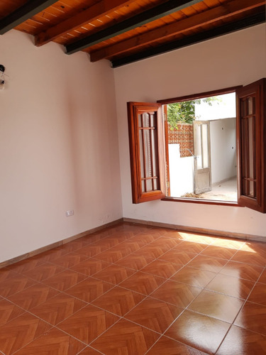 Chalet C/local Comercial Y Sótano, 3 Plantas Sobre Hipolito Yrigoyen Glew