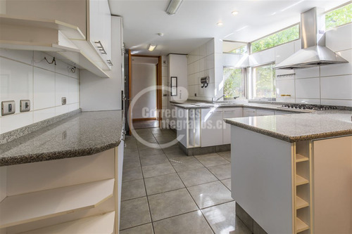 Casa En Arriendo De 5 Dorm. Golf De Manquehue