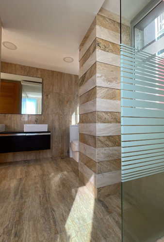 Apartamento En Con Vista Al Mar Y En El Mirador Sur En Venta, Cercano Avenida Anacaona Y Facil Acceso A Sectores Como Cacicazgos, Mirador Norte