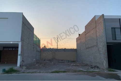 Terreno Residencial En Venta, En Quinta Tamarindos, A Pocos Metros De Galerías Laguna.