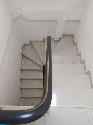 Imagen 4 de 8 de Townhouse En Venta En El Limon, Maracay 22-13309/ 0424-3392775