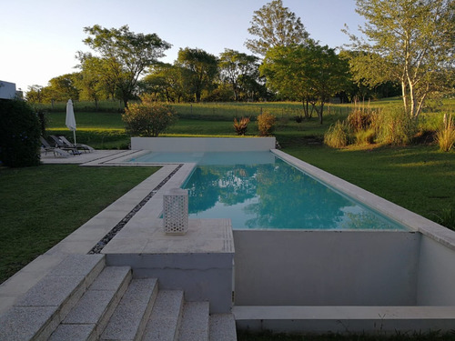 Alquilo Espectacular Casa En Villa Allende Golf 3 Dorm. Pileta
