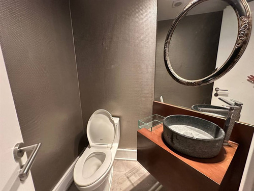 Dúplex Remodelado En Elegante Condominio/estoril