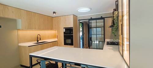 Moderna Casa Latadía. Remodelada 3 Dorm. + 2 Bañ. + 2 Estac.