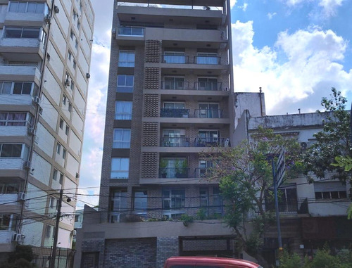 Departamento En Venta De 2 Ambientes En Olivos Con Cochera Y Balcón