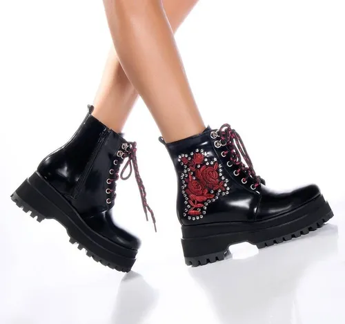 Borcegos ricky online sarkany 2019