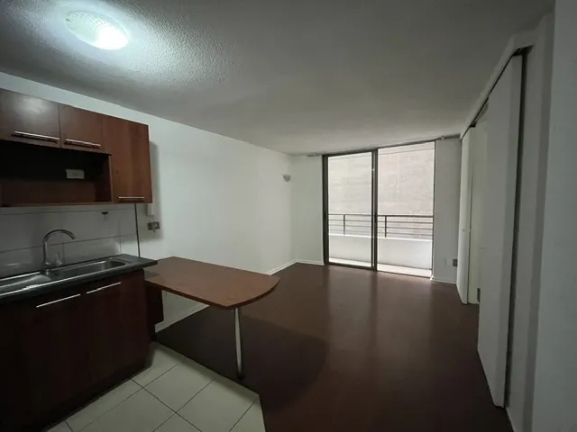 Imagen 2 de 13 de Arriendo Departamento 1d, A Pasos Metro Santa Isabel