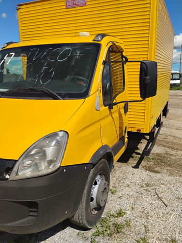Iveco Daily 70c17 2017 Com Bau De 5,50 Mts Financio