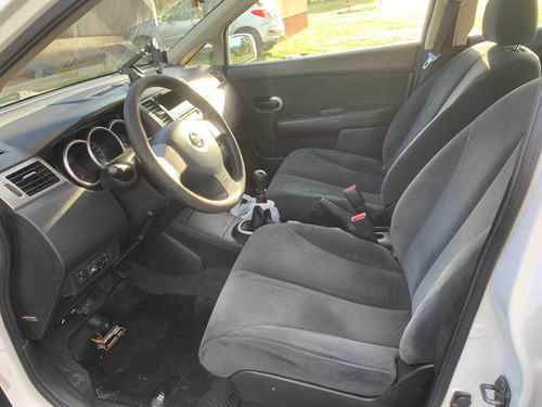 Nissan Tiida 1.8 Visia 5 p