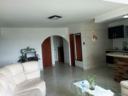 Vendo Apartamento 69.80 M2. 2 Habitaciones, 1 Baño. Ubicado Detrás Del Palacio De Miraflores. Altagracia