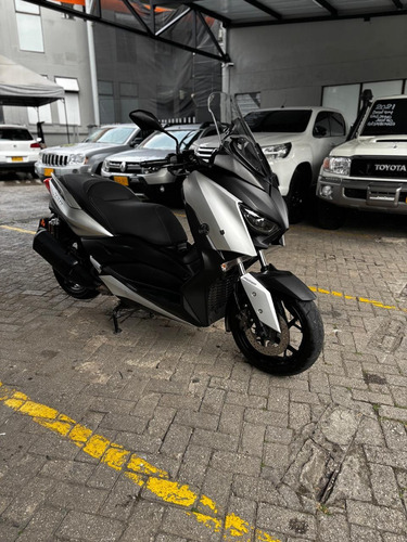 Moto Yamaha X- Max 300