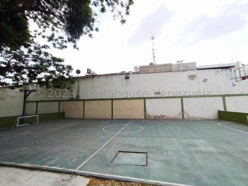 Imponente Townhouse En Venta Karol Home Av. Aragua Con Pozo De Agua Keg2331055