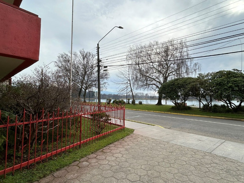 Frente Al Río A Pocas Cuadras De La Plaza