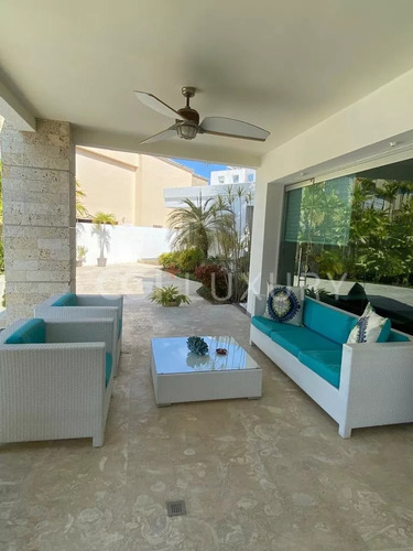 Cgi+ Luxury Lecheria Ofrece En Venta Casa En Las Villas.
