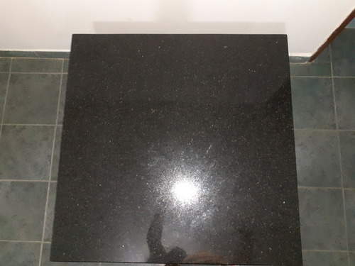 Imagen 3 de 4 de Mesa De Granito Negro De 1 X 1 Mt Base De Metal.
