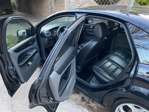 Ford Focus 2 2.0 Ghia Mt