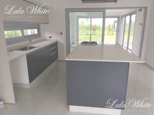 Imagen 4 de 17 de Venta - Casa En Los Naranjos