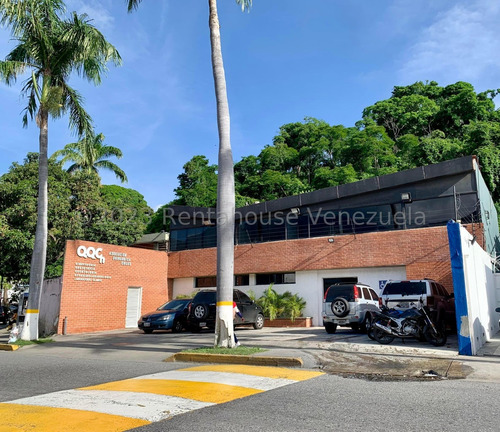 Excelente Y Amplia Casa Comercial En Venta Chuao Caracas, Para Cualquier Tipo De Negocio Actualmente Esta Una Clinica 