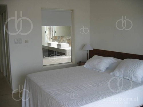 Imagen 13 de 30 de En Punta Del Este En La Zona Exclusiva De Punta De Piedra, Chalet De 5 Dormitorios Y Dependencia Con Piscina Climatizada.- Ref: 4041