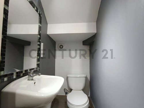Se Vende Casa 3 Pisos, El Hualle Sur, La Florida