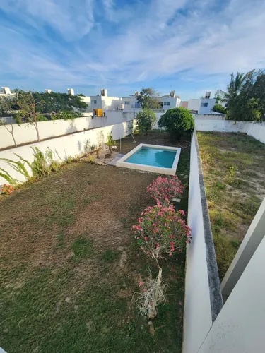 Casa Equipada Con Amplio Jardin En Venta, Merida