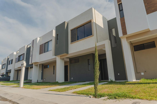 Boca Del Río, Casa En Venta Con Terraza Club.