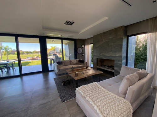 Casa En Venta Ubicado En El Yacht, Nordelta, G.b.a. Zona Norte