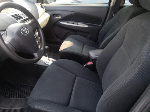 Imagen 11 de 15 de Toyota Yaris 2015 1.5 Premium Sedan At