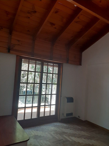 Imagen 15 de 16 de Casa Céntrica Con Jardín.