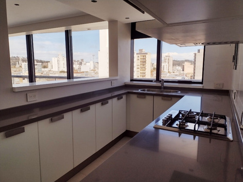 Imagen 2 de 9 de Departamento De Categoría A Estrenar En Venta En Centro De Tandil