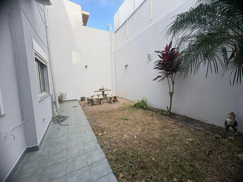 Saavedra, Venta Ph Planta Baja Fondo, 3 Ambientes, Patio, Jardin