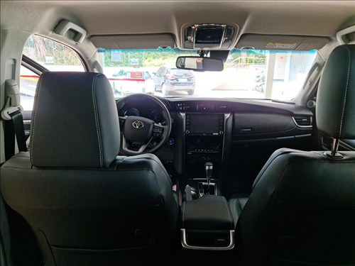Toyota Hilux SW4 2.8 D-4D TURBO DIESEL SRX 4X4 AUTOMÁTICO