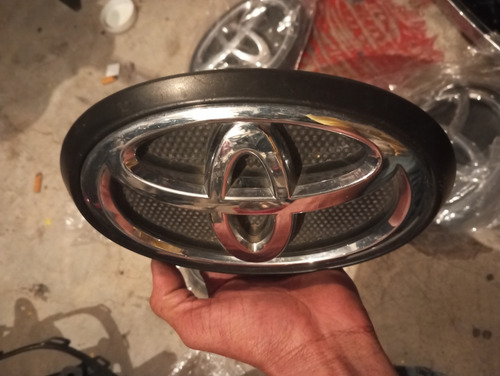 Emblema Original Toyota Hilux 2016-2020 - Parte 070218b (Usado)
