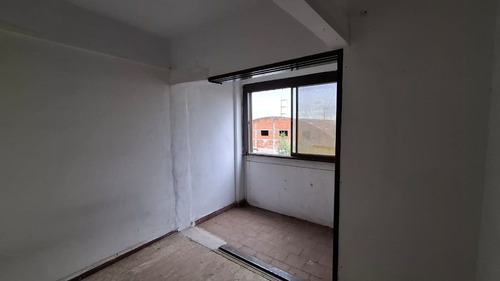 Se Vende Departamento 1 Dorm. Monoblock Stabio