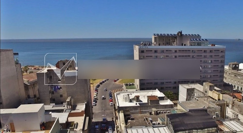 Edificio Palacio Amézaga, Oportunidad De Inversión, A Reciclar Para Sede Corporativa, Oficinas U Otro Destino, 1500 M2 En El Corazón De La Cd. Vieja.