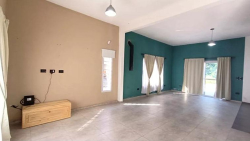 Casa En Venta - 2 Dormitorios 1 Baño - Cochera - 800mts2 - Paso Del Rey